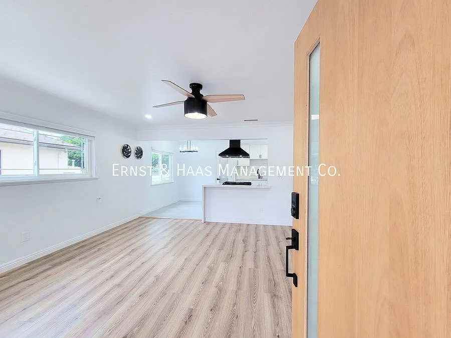 Fully Renovated 3-Bedroom Front Home in a Prime Lakewood Location! — Photo 3