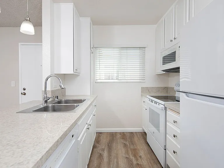 Wexford Manor Apartments — Photo 11