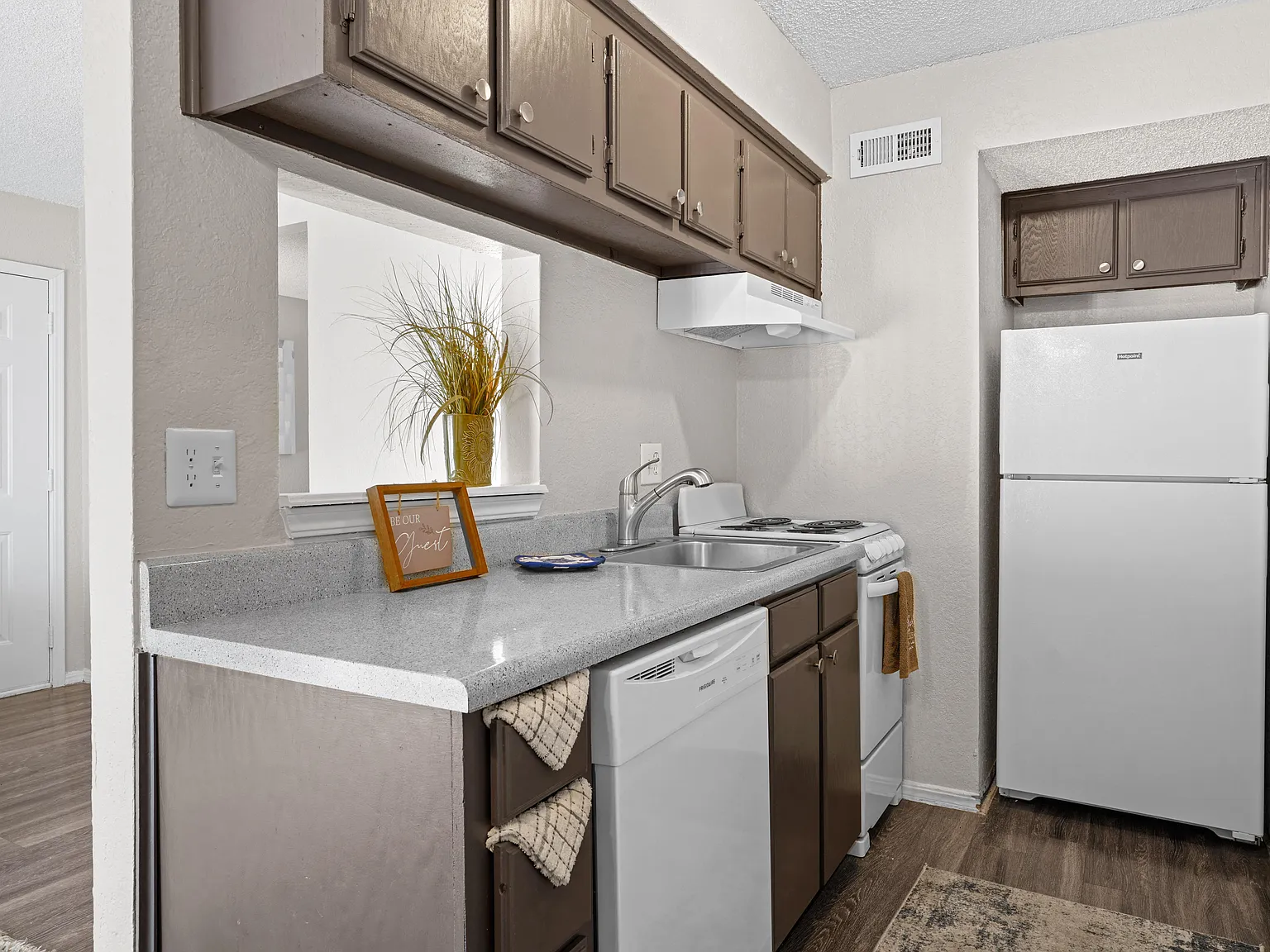Diamond Creek Apartments — Photo 2