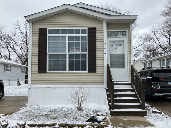 1016 Testa Dr, Justice, IL 60458