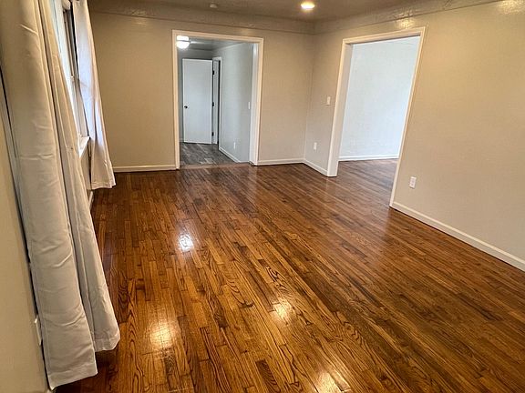 3rd image of 4005 Edgewood St