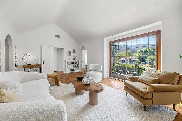 3658 Sierra Vista Ave — Photo 10