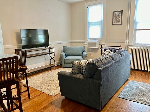 3rd image of 1 Hill St Unit 1