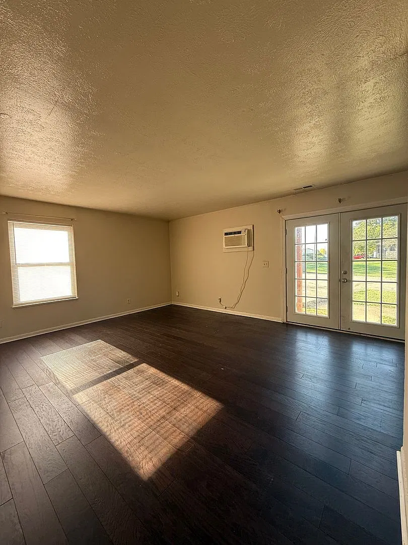4220-4222 Arrowrock — Photo 1