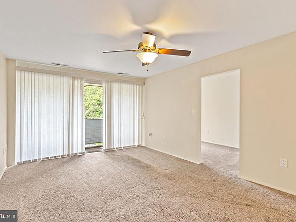 3rd image of 5612 Bloomfield Dr APT 102