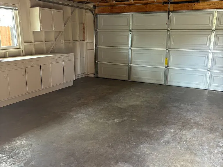 1182 Franklin Ave — Photo 14