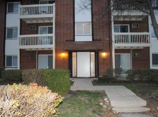 2212 Nichols Rd APT B, Arlington Heights, IL 60004