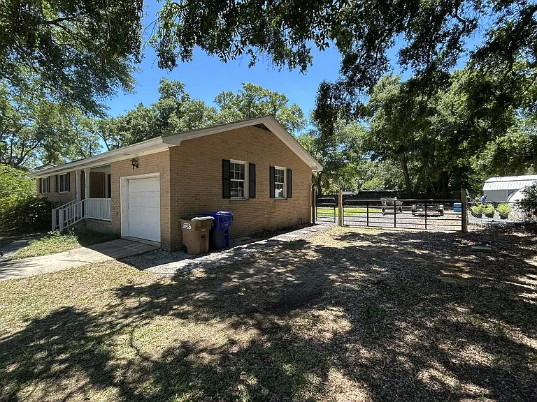 1209 Julian Clark Rd — Photo 11