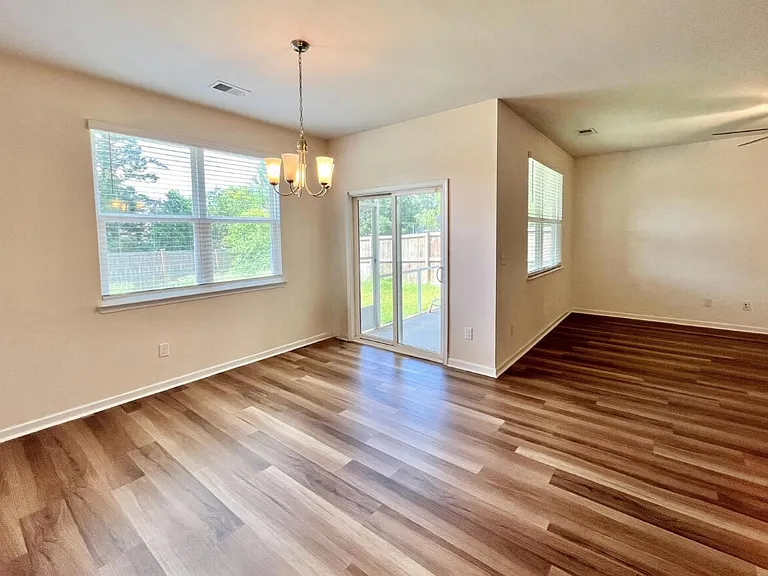 598 Wayton Cir — Photo 15