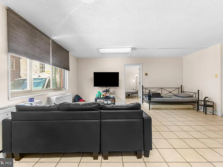 1 E University Pkwy #106 — Photo 9