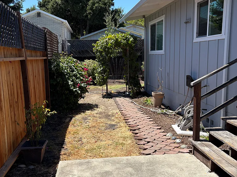 1171 Santa Fe Ave #B — Photo 10