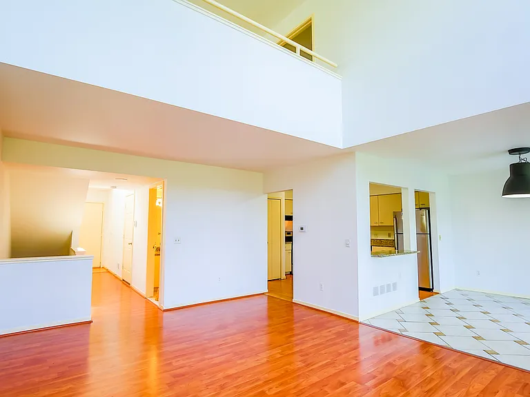 716 Eton Ct — Photo 5