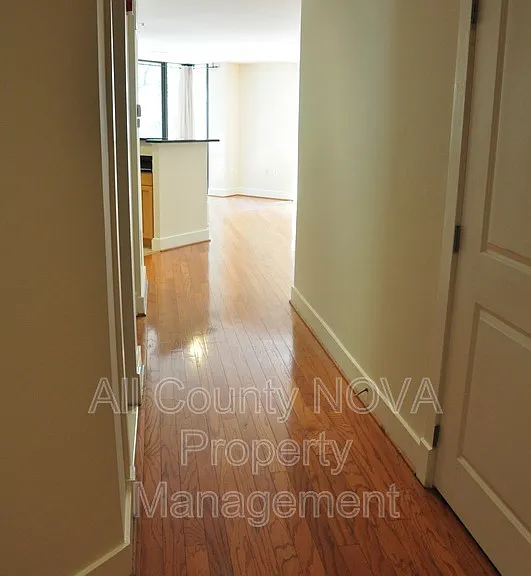 1200 N Hartford St #212 — Photo 2