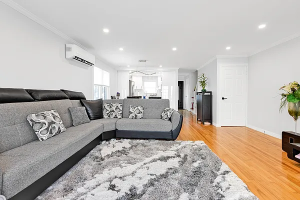 Sold by Remax Edge | media 10