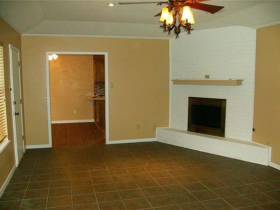4th image of 3273 Pheasant Dr