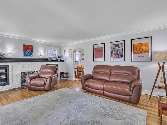 5th image of 3828 N E St