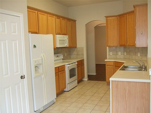 4th image of 701 Grapevine Dr