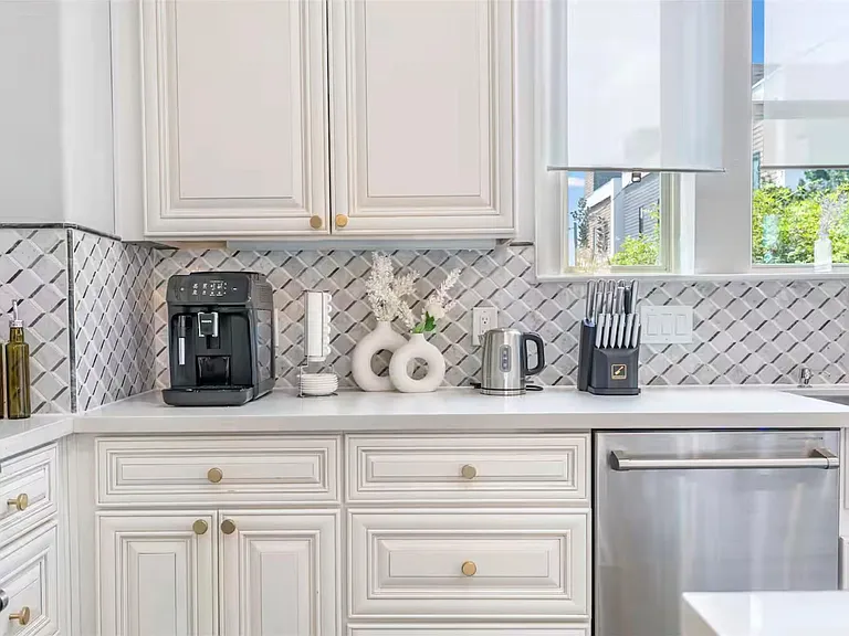1719 Blodgett St — Photo 7