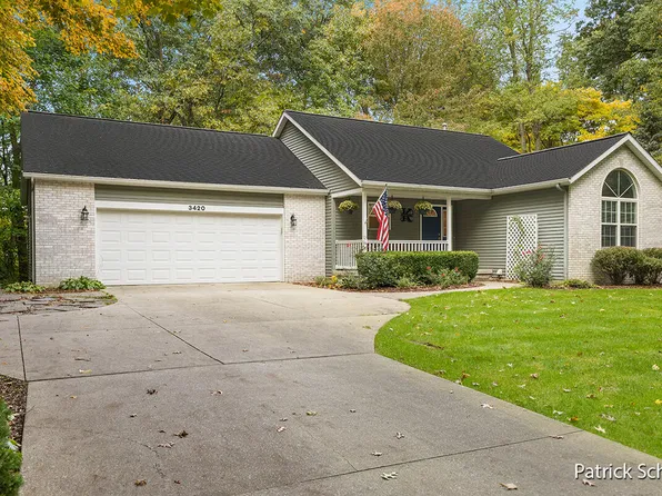 3420 Maple Gate Dr, Saugatuck, MI 49453