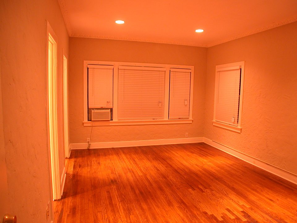 1st image of 1221 E 6th St #4
