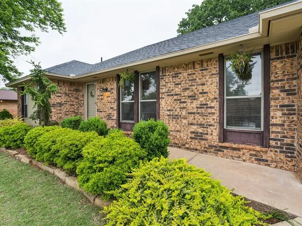 1313 Devonshire Ct, Edmond, OK 73034
