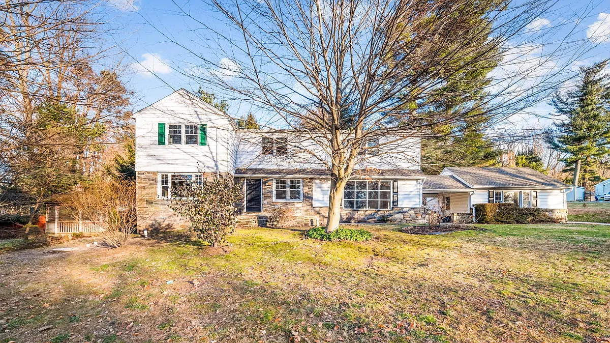 Building Photo - 901 Academy Ln