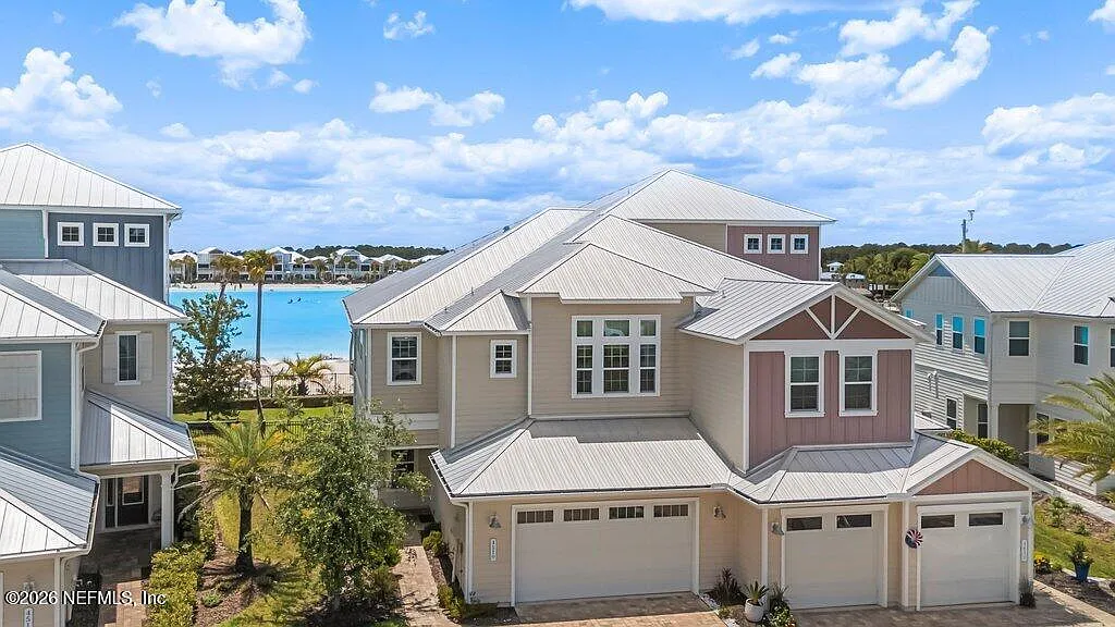 4 bed, 2.5 bath, 2639 sqft, $5,095 — Photo 1