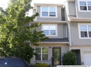 33o Skyline Drive, staten island, NY 10304
