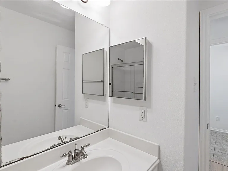 15 Benedict Canyon Loop — Photo 28