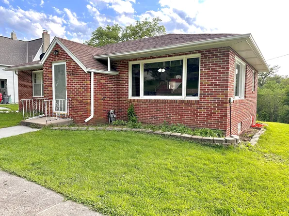 202 S Main St, Oakland, IA 51560