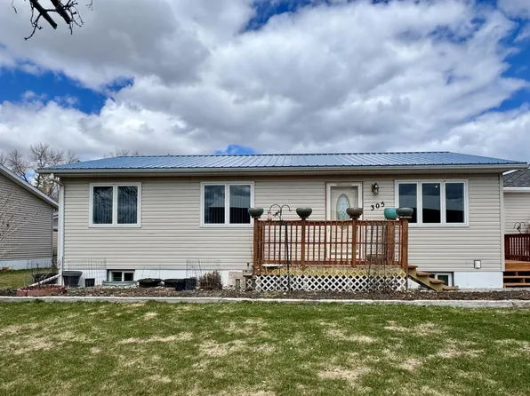 305 Lincoln St SE, Warroad, MN 56763