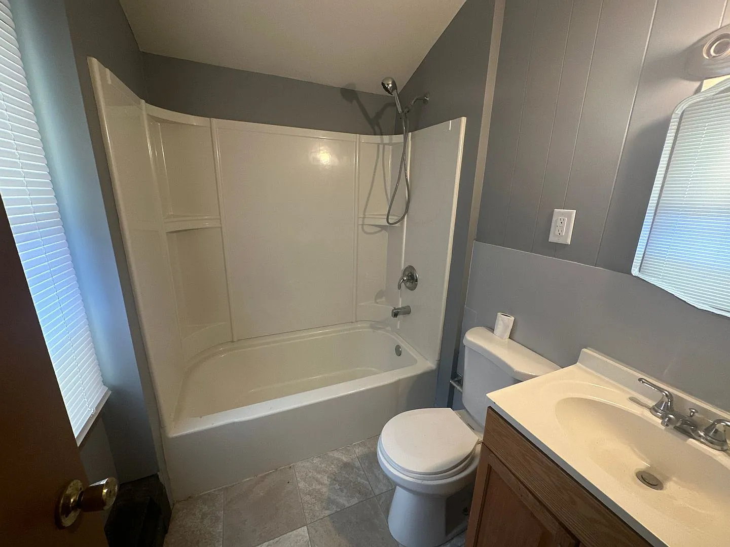4 Bedroom Single Family — Photo 4