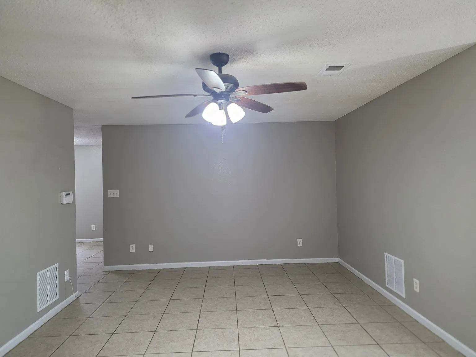 3 bed, 2.5 bath, 1405 sqft, $1,495 — Photo 2