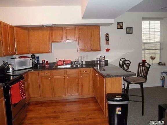 3rd image of 10 Audrey Ave Ste 301