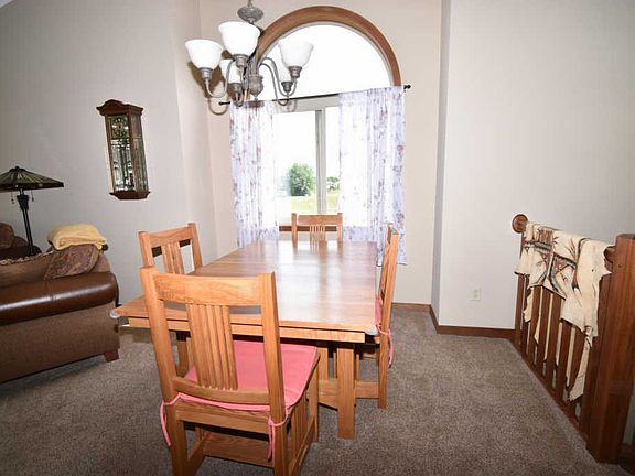 5th image of 1341 Jasmine Ct S