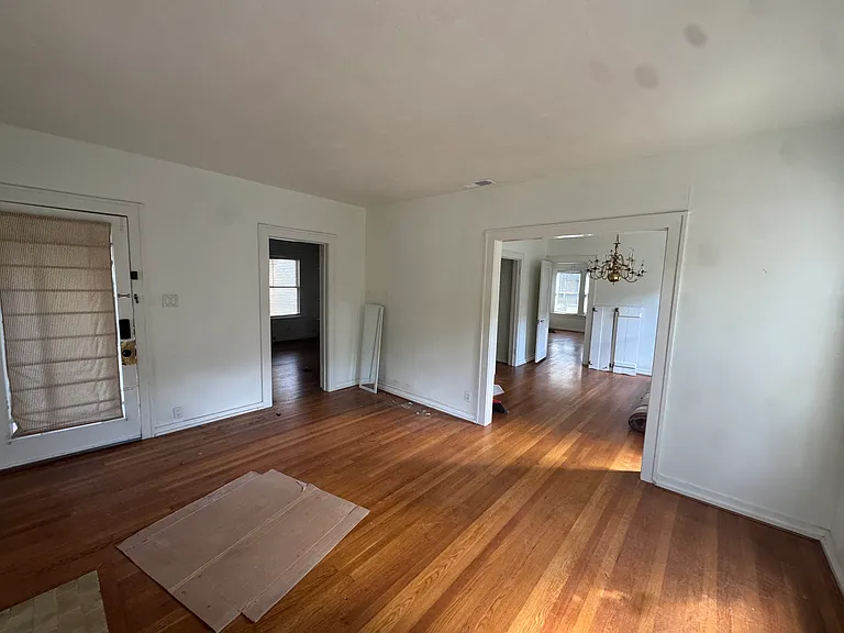 Living room current (under renovation)
