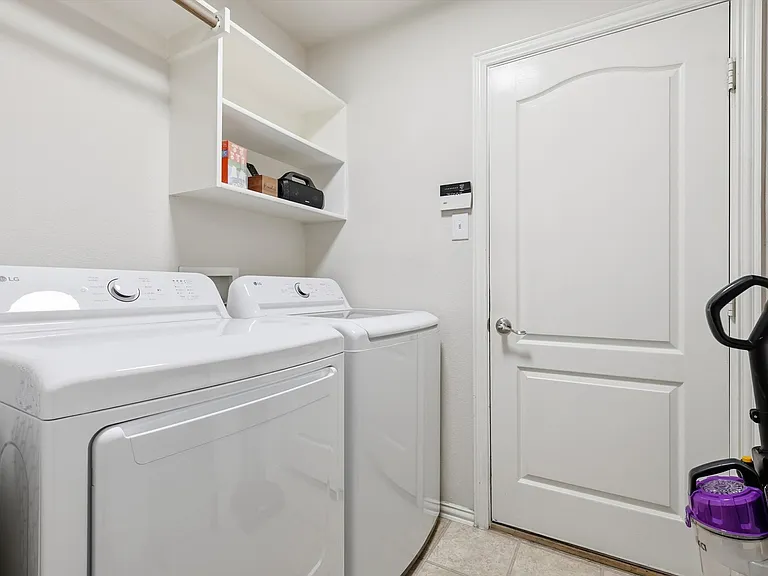 2831 Rosewood Blvd — Photo 32