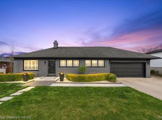 37912 Pointe Rosa St, Harrison Township, MI 48045