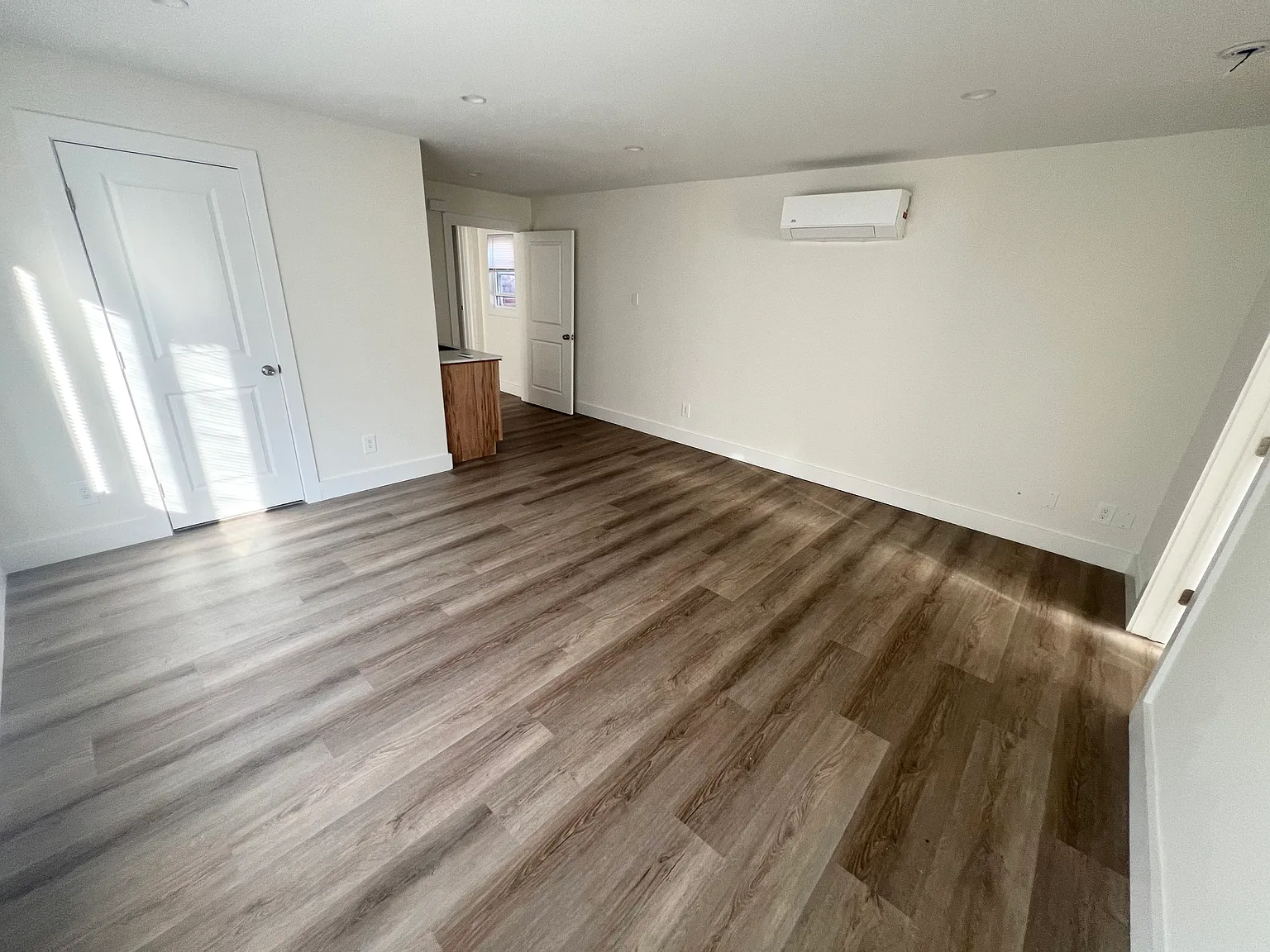 3 bed, 1400 sqft, $3,500 — Photo 3