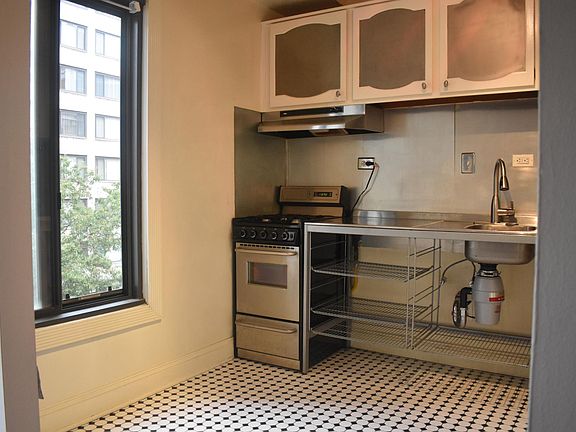 Kitchen-gas range, disposal, full size refrigerator