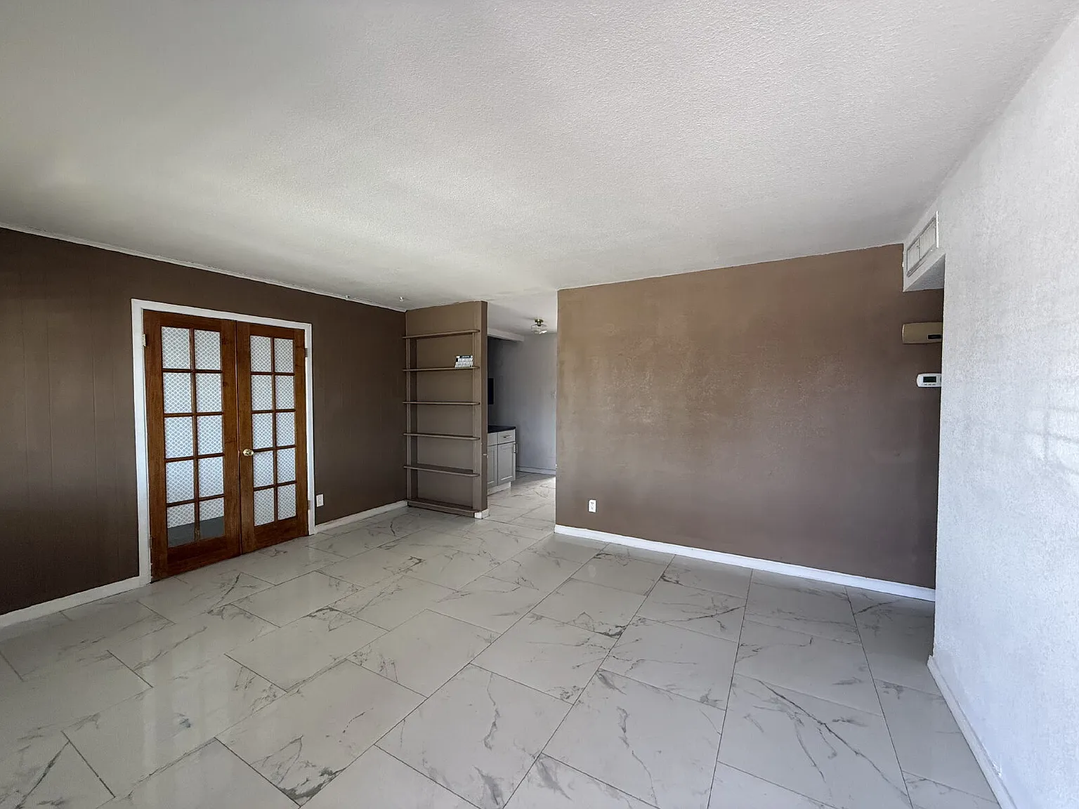 5 bed, 2.0 bath, 2349 sqft, $2,050 — Photo 4