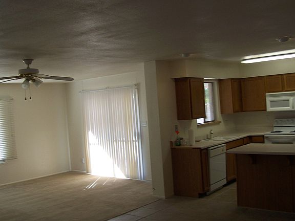 open kitche/dining/family rm