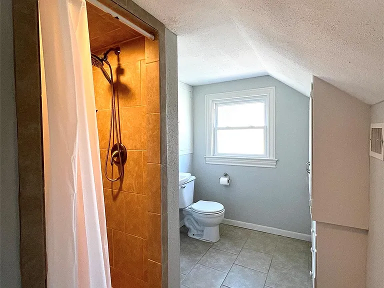 801 Avenue F — Photo 29