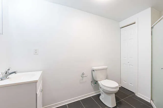 499 Queens Ave — Photo 11
