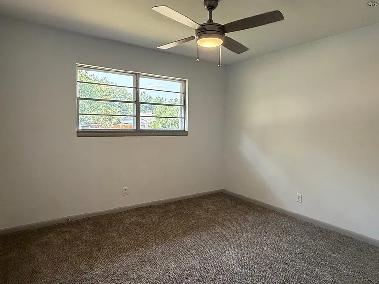 1547 Singleton Ave — Photo 15