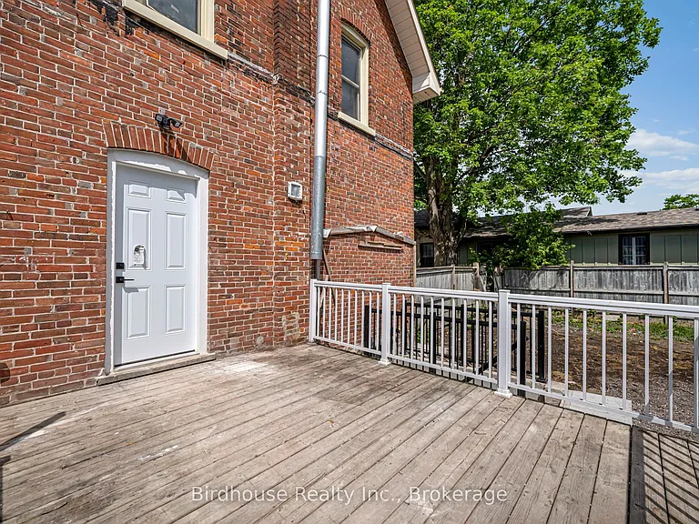 108 Lindsay St S — Photo 3