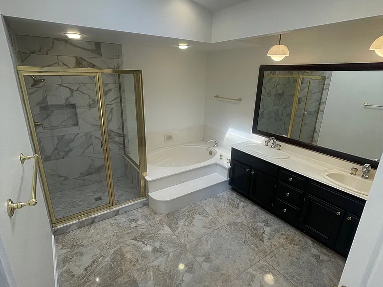 545 Glasgow Cir — Photo 12