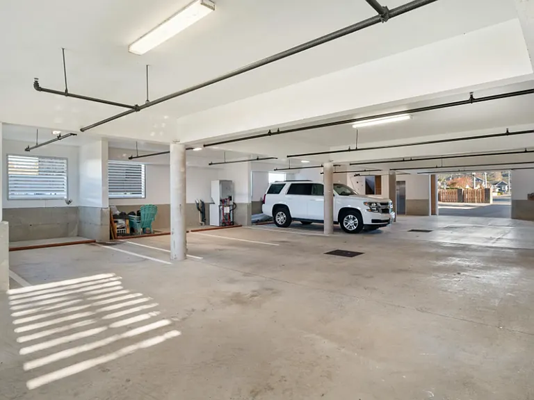 224 N Holladay Dr #201 — Photo 12