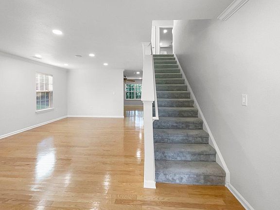 3rd image of 1312 Loren Cir