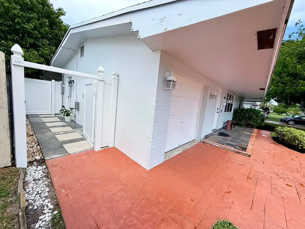 Studio, 250 sqft, $1,300 — Photo 2
